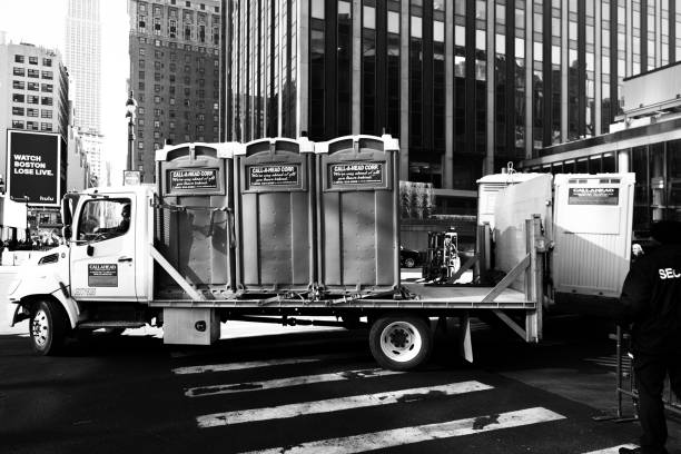 Best Portable toilet rental cost  in Oak Creek, WI